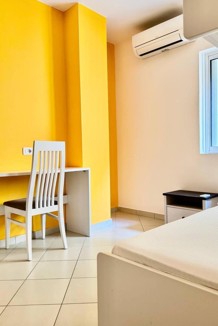 Colorful Sea View Apartment Sarandë Buitenkant foto