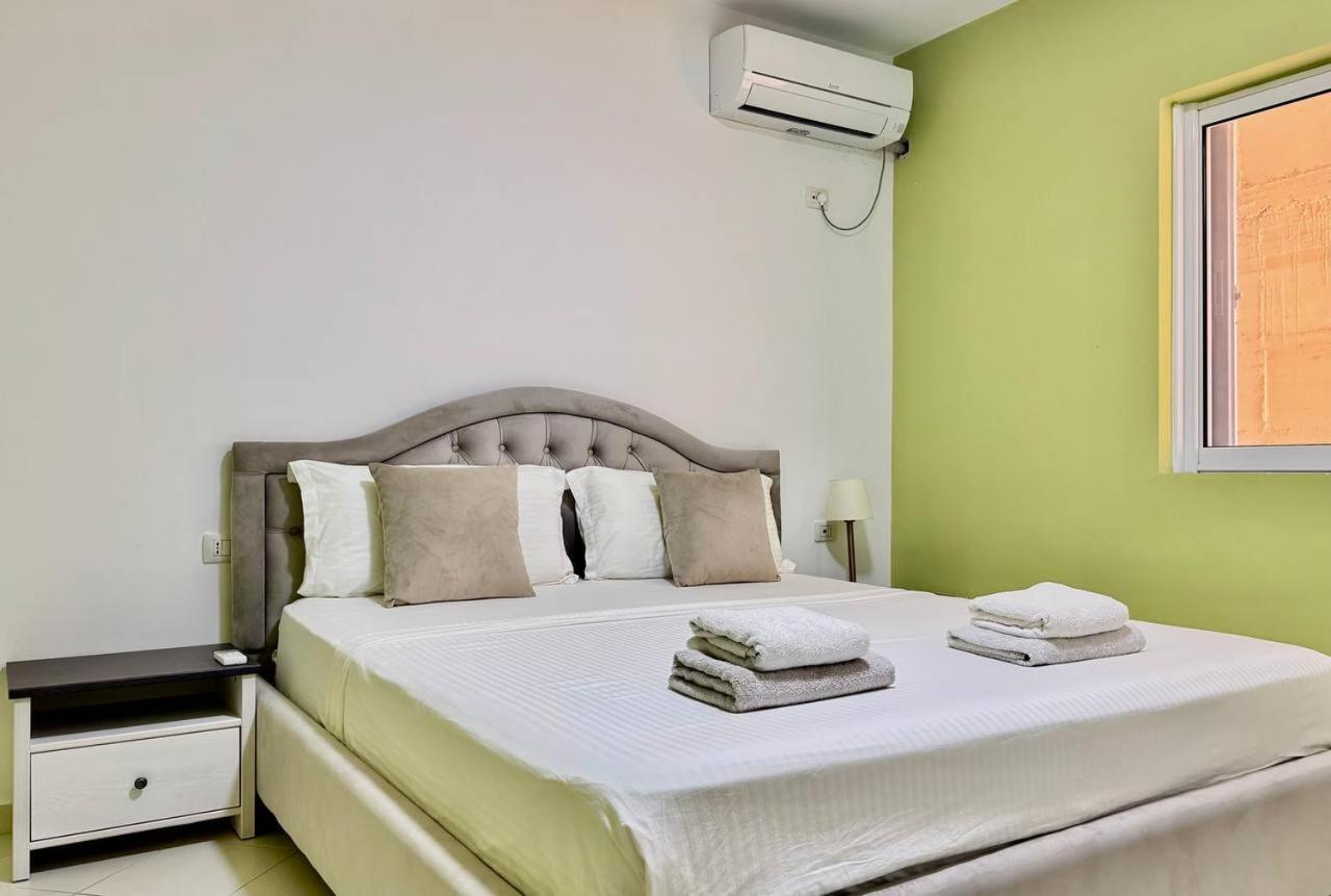 Colorful Sea View Apartment Sarandë Buitenkant foto